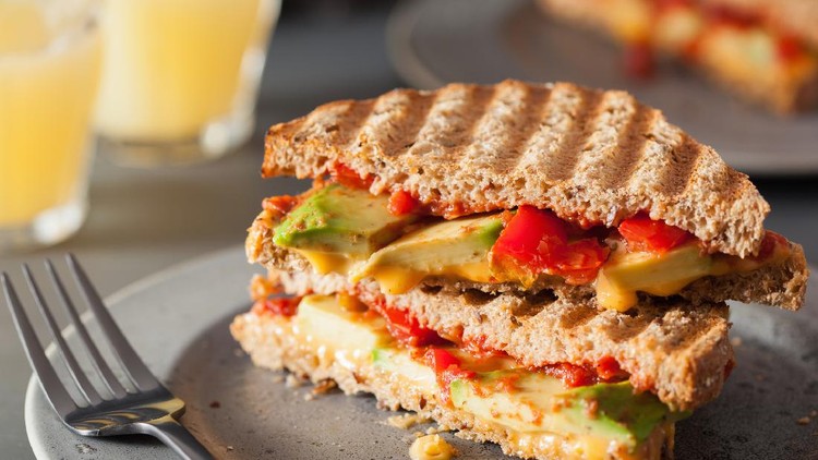 Sandwich Keju Tomat dan Alpukat