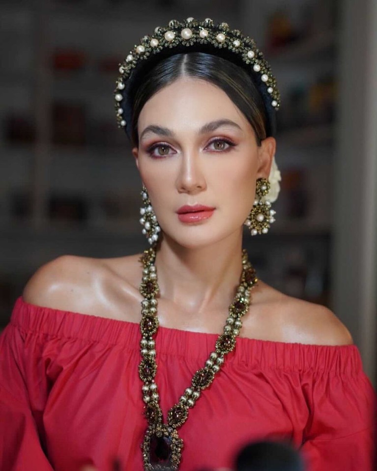 Si Cantik Luna Maya yang Jadi SorotaN Terkait Candaannya Tentang Penyakit Mental Luna Maya akhir-akhir ini menjadi sorotan karena candaannya terkait penyakit mental. Berikut potret cantik Luna!