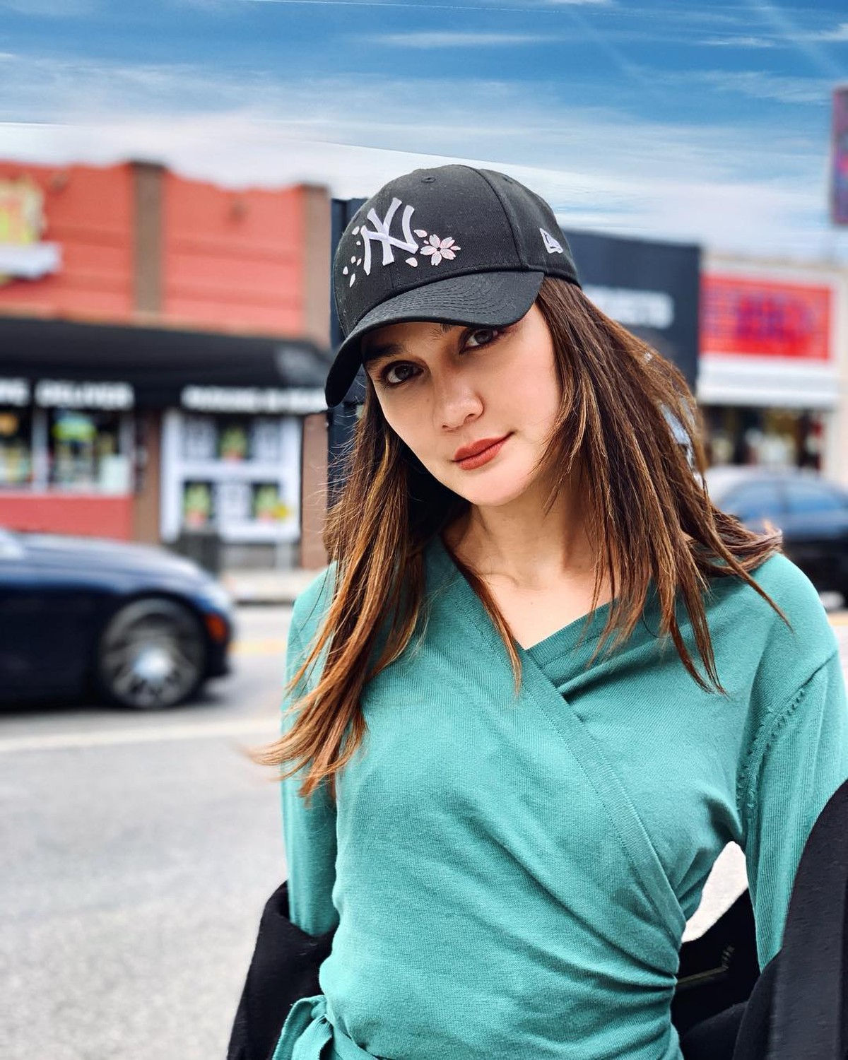 Luna Maya akhir-akhir ini menjadi sorotan karena candaannya terkait penyakit mental&period; Berikut potret cantik Luna&excl;