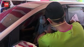 VIDEO: Vaksinasi Drive Thru Untuk Guru Di Medan
