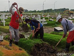 Jenazah Ayah Pengacara di Surabaya Akhirnya Dipindah dari Makam COVID-19