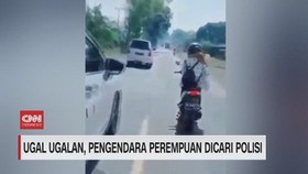 VIDEO: Ugal-ugalan, Pemotor Perempuan Dicari Polisi