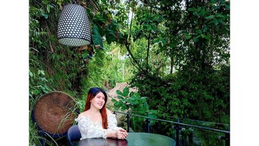 img-title Pakai Baju dengan Bagian Perut Terbuka, Via Vallen Diceramahi Netizen