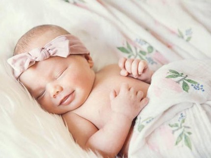 50 Nama Bayi Perempuan Bahasa Arab yang Artinya Berkah
