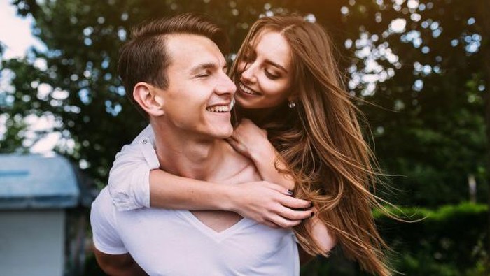 6 Alasan Kenapa Zodiak dengan Elemen Api Akan Menjadi Pasangan yang Luar Biasa