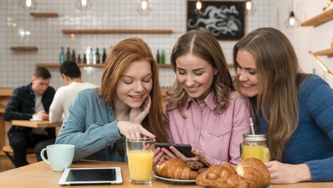 Energi untuk berbasa-basi menipis, bahkan keinginan untuk sekedar keluar rumah pun terasa berbeda. Merasa related?