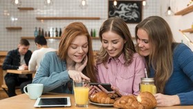 Ini 5 Alasan Mengapa Makin Tua Makin Malas Bersosialisasi