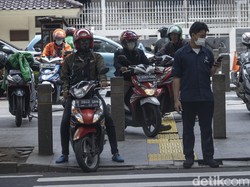 Beda Bina Marga dan Dishub DKI soal Penghalang Trotoar Depan Kuningan City