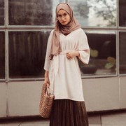 Inspirasi Hijab Office Look Simpel dan Elegan Ala Fira Assegaf