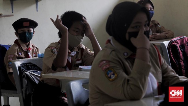 Pemprov DKI melanjutkan uji coba pembelajaran tatap muka yang kini masuk tahap II. Asesmen dan verifikasi sekolah peserta berlangsung 26 April hingga 4 Mei.