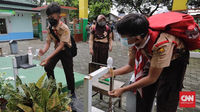 Pemprov DKI melanjutkan uji coba pembelajaran tatap muka yang kini masuk tahap II. Asesmen dan verifikasi sekolah peserta berlangsung 26 April hingga 4 Mei.