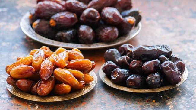 Buah kurma telah melekat sebagai salah satu panganan khas Ramadan. Berikut manfaat kurma untuk kesehatan.