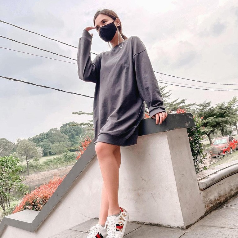 Audi Marissa telah melahirkan anak pertamanya pada hari ini (7/4). Yuk intip OOTD Audi saat hamil anak pertama, kece abis!