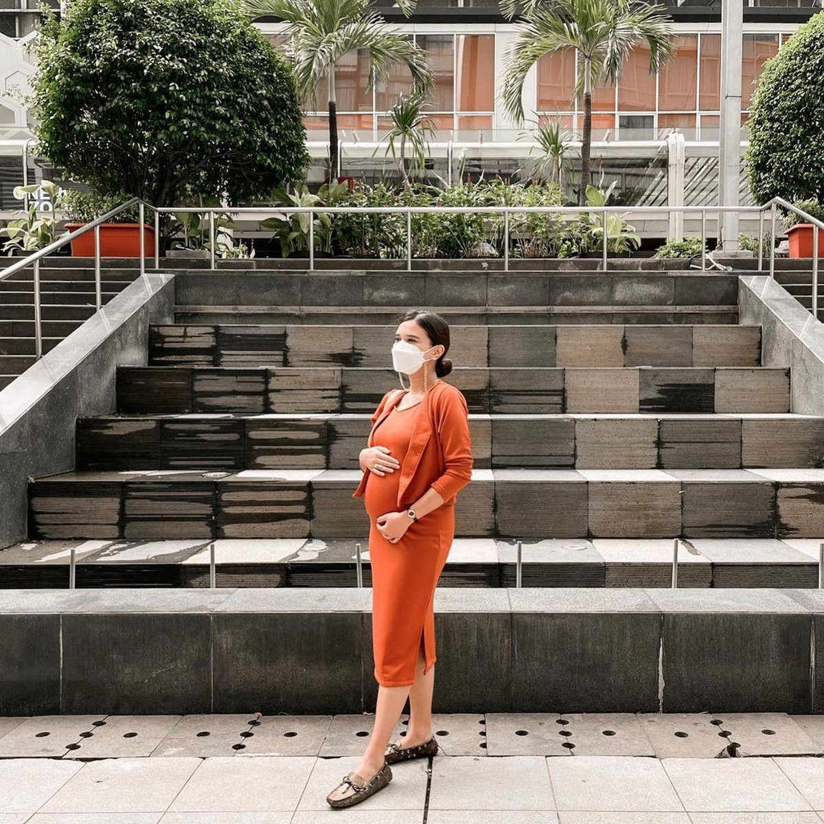 Audi Marissa telah melahirkan anak pertamanya pada hari ini &lpar;7&sol;4&rpar;&period; Yuk intip OOTD Audi saat hamil anak pertama&comma; kece abis&excl;