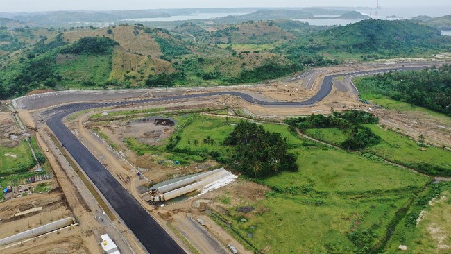 Sirkuit Mandalika resmi tak gelar MotoGP 2021 hingga PSM Makassar lolos semifinal Piala Menpora mewarnai daftar artikel olahraga terpopuler.