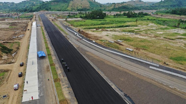 Menparekraf Sandiaga Uno menyebut World Superbike 2021 di Sirkuit Mandalika, Nusa Tenggara Barat (NTB) akan digelar dengan sistem bubble.