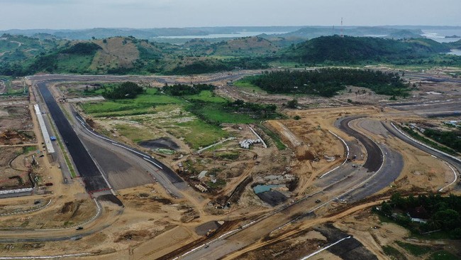 MotoGP Indonesia di Sirkuit Mandalika dipastikan gagal masuk kalender balapan tahun ini dan baru bisa berpartisipasi di MotoGP 2022.