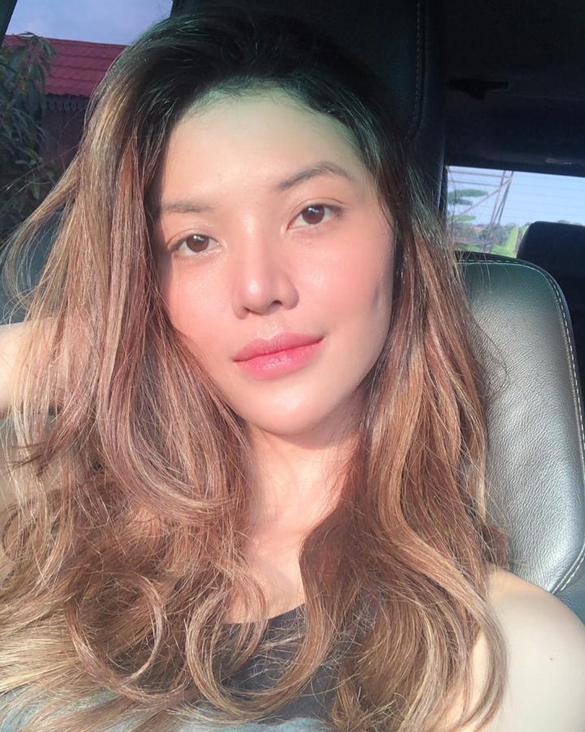 Mezty Mez yang dulunya beragama Islam sekarang pindah dan memeluk agama Kristen&period; Beginilah penampakan Mezty Mez&excl;