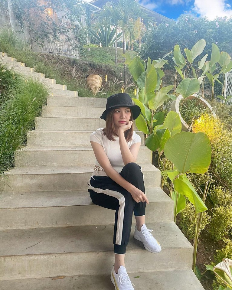 Mezty Mez yang dulunya beragama Islam sekarang pindah dan memeluk agama Kristen. Beginilah penampakan Mezty Mez!