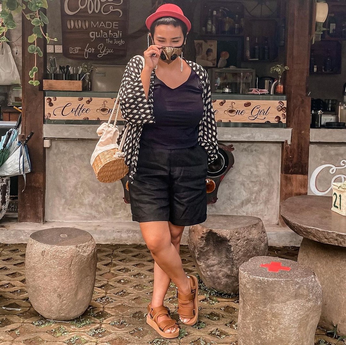 Sejak di vonis mengidap kanker ovarium penampilan Feby Febiola berubah menjadi kurus dan mengalami kerontokan rambut&period; Namun kini ia tampak sehat dan lebih berisi&comma; berikut penampilannya&excl;