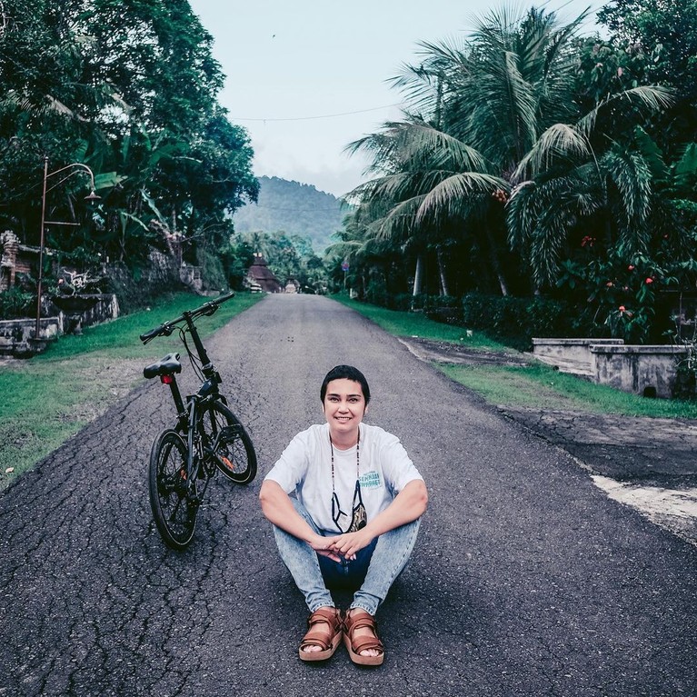 Penampilan Feby Febiola yang Tampak Sehat dan Lebih Berisi Sejak di vonis mengidap kanker ovarium penampilan Feby Febiola berubah menjadi kurus dan mengalami kerontokan rambut. Namun kini ia tampak sehat dan lebih berisi, berikut penampilannya!