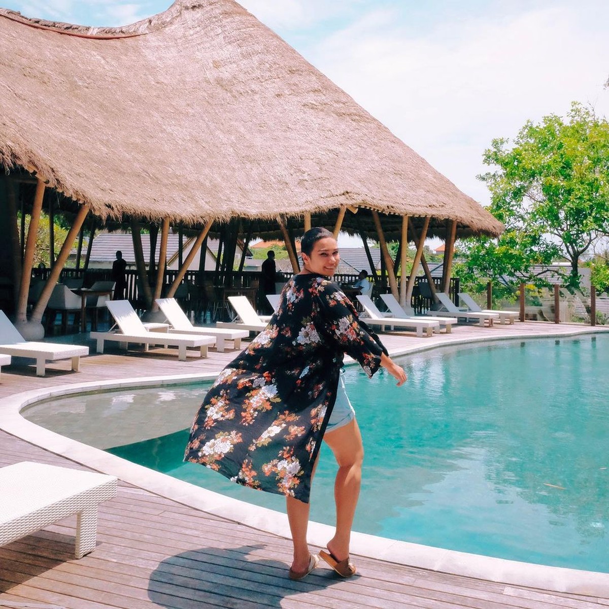 Sejak di vonis mengidap kanker ovarium penampilan Feby Febiola berubah menjadi kurus dan mengalami kerontokan rambut&period; Namun kini ia tampak sehat dan lebih berisi&comma; berikut penampilannya&excl;