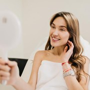 6 Ciri Perempuan yang Memiliki Aura Positif, Apakah Kamu Punya Salah Satunya?