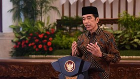 Jokowi Beri Bintang Jasa & Naikkan Pangkat Awak KRI Nanggala