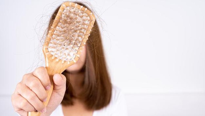 Benarkah Terkena Covid-19 Varian Omicron Bikin Rambut Rontok Parah? Cek Penjelasan Ahli Berikut