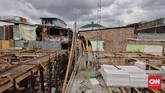 FOTO: Rumah Panggung Siasat Pemprov DKI Hadapi Banjir Pemprov DKI merenovasi 40 rumah warga dengan konsep rumah panggung setinggi 3,5 meter dan dibangun tiga lantai untuk menghadapi banjir luapan kali Ciliwung.