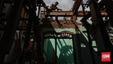 FOTO: Rumah Panggung Siasat Pemprov DKI Hadapi Banjir Pemprov DKI merenovasi 40 rumah warga dengan konsep rumah panggung setinggi 3,5 meter dan dibangun tiga lantai untuk menghadapi banjir luapan kali Ciliwung.