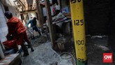 FOTO: Rumah Panggung Siasat Pemprov DKI Hadapi Banjir Pemprov DKI merenovasi 40 rumah warga dengan konsep rumah panggung setinggi 3,5 meter dan dibangun tiga lantai untuk menghadapi banjir luapan kali Ciliwung.