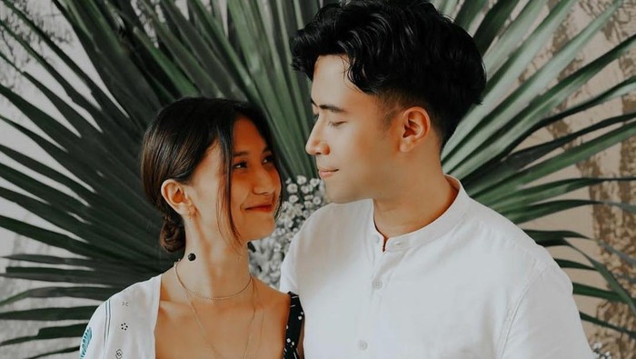 Sempat Putus, Begini Aksi Romantis Vidi Aldiano yang Lamar Sang Kekasih di Momen Ulang Tahun Sempat Putus, Begini Aksi Romantis Vidi Aldiano yang Lamar Sang Kekasih di Momen Ulang Tahun