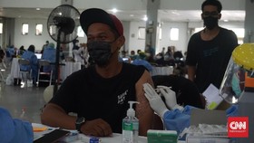 Vaksinasi Seribu Pelaku Film di Yogya, Bu Tejo Disuntik