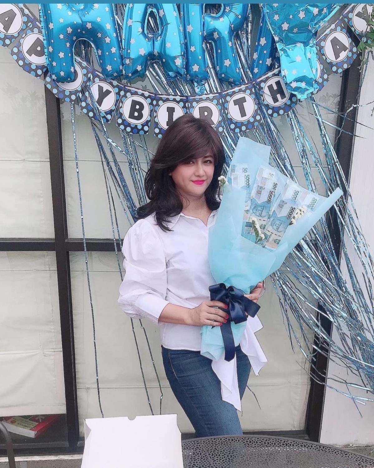 Aktris Yuyun Sukawati yang pernah membintangi sinetron Jin dan Jun mengalami KDRT&period; Yuk intip potret Yuyun&excl;