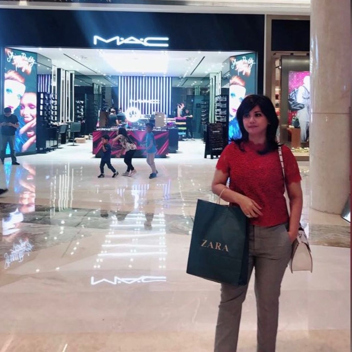 Aktris Yuyun Sukawati yang pernah membintangi sinetron Jin dan Jun mengalami KDRT&period; Yuk intip potret Yuyun&excl;