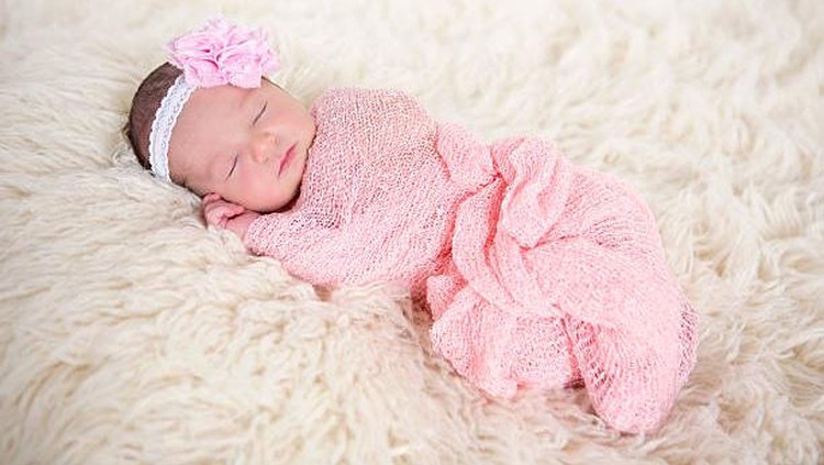 Bunda sedang menunggu kelahiran seorang bayi yang cantik? Berikut ini adalah rangkaian nama cantik, yang bisa menjadi pilihan Bunda. Yuk disimak Bun.