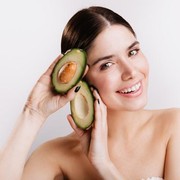 5 Skincare Alpukat dari Brand Lokal, Solusi Kulit Glowing dan Kenyal