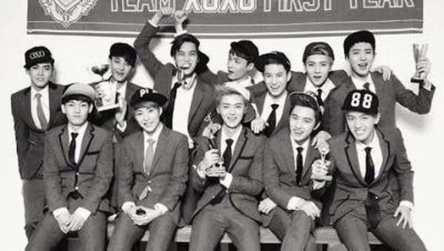 EXO resmi merayakan 9 tahun debut di industri musik Korea Selatan. Berikut potret EXO dari awal debut hingga merayakan 9th Anniversary!