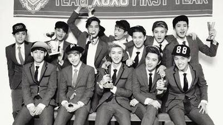 Anniversary 9th, Inilah Potret Awal Debut EXO hingga Rayakan Anniv ke 9th! EXO resmi merayakan 9 tahun debut di industri musik Korea Selatan. Berikut potret EXO dari awal debut hingga merayakan 9th Anniversary!