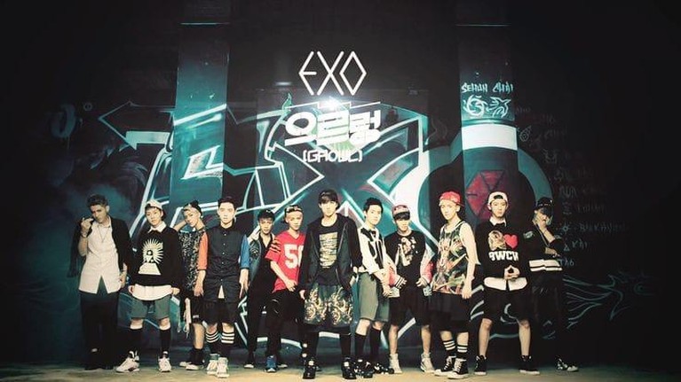Anniversary 9th, Inilah Potret Awal Debut EXO hingga Rayakan Anniv ke 9th! EXO resmi merayakan 9 tahun debut di industri musik Korea Selatan. Berikut potret EXO dari awal debut hingga merayakan 9th Anniversary!