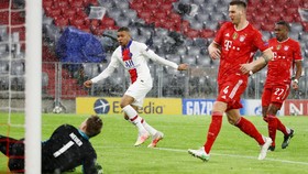 PSS Temani Persebaya, PSG Kalahkan Bayern
