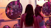 FOTO: Masuk Imajinasi Willy Wonka di Taman 'Sugar Rush' Taman hiburan ini memadukan konsep Burning Man dan rumah Willy Wonka. Tak hanya anak-anak, pengunjung dewasa juga dipersilakan masuk.