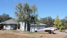Perumahan di California Punya Parkiran Pesawat