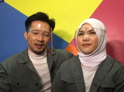 Disebut Settingan Gandeng Pacar Baru, Ini Kata Evelyn