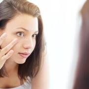 Atasi Mata Panda dengan Krim Mata Affordable Berikut Ini