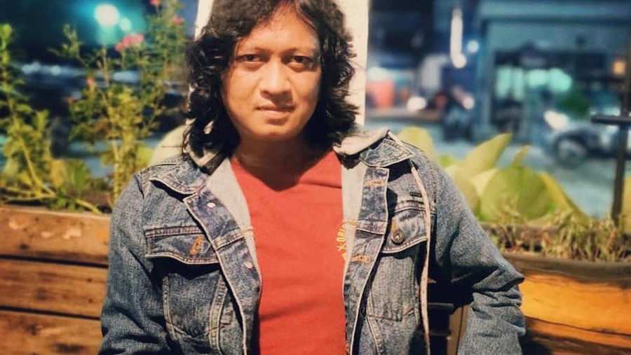 Fajar Umbara Sosok Sutradara Pelaku KDRT kepada Artis Yuyun Sukawati Nama Fajar Umbara mendadak heboh karena melakukan KDRT kepada aktris Yuyun Sukawati yang merupakan istrinya. Ini dia sosok Fajar Umbara!