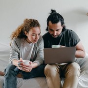 Ibu-ibu Harus Tahu! 5 Tips Mudah Atur Keuangan Saat Pasangan Berhenti Kerja