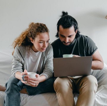 Ibu-ibu Harus Tahu! 5 Tips Mudah Atur Keuangan Saat Pasangan Berhenti Kerja