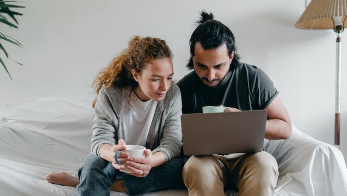 Ibu-ibu Harus Tahu! 5 Tips Mudah Atur Keuangan Saat Pasangan Berhenti Kerja